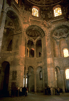 Цекровь Сан-Витале (Равенна, 9 век) Интерьер