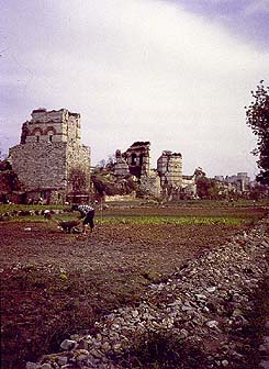 Раскопки стен Зэодозиуса II, Стамбул, 412-13 г