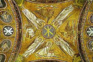 Ангелы и святые, 494-519. Мозаика хранилища. Cappella Arcivescovile, Равенна
