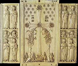 Святые епископы и Крест, Триптих Harbaville, 10-й век. Слоновая кость
