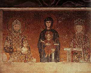 Богородица и младенец с Иоанном II и Ириной. 1122-34 гг. Мозаика. Св.София, Стамбул